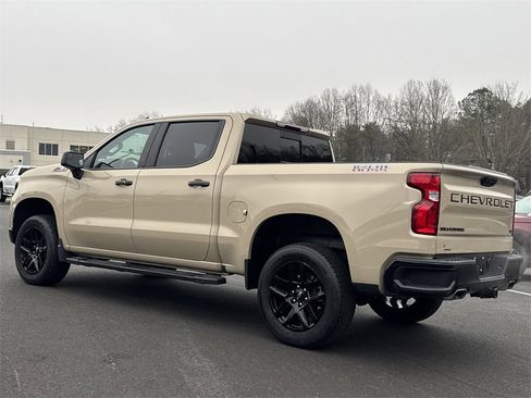 Used 2022 Chevrolet Silverado 1500 LT Trail Boss w/ Convenience Package II image 3