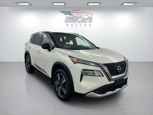 Used 2022 Nissan Rogue Platinum w/ Head-Up Display Package AWD/4WD image 3