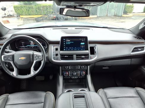 Used 2024 Chevrolet Suburban Premier AWD/4WD image 3