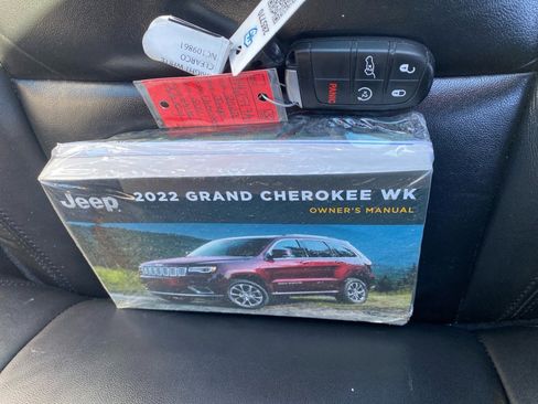 Used 2022 Jeep Grand Cherokee Limited image 37