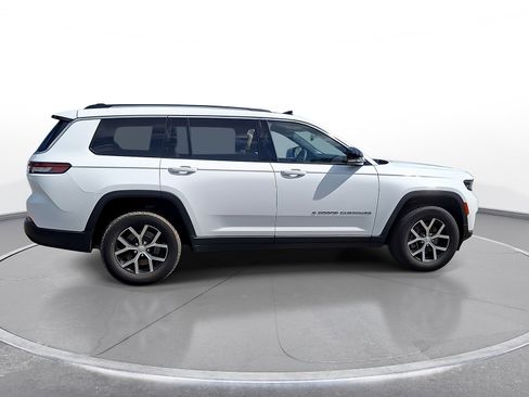 Used 2023 Jeep Grand Cherokee L Limited AWD/4WD image 9