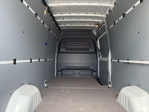 Used 2024 Mercedes-Benz Sprinter 2500 image 14