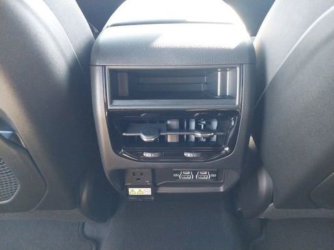 New 2025 Jeep Grand Cherokee Laredo image 8