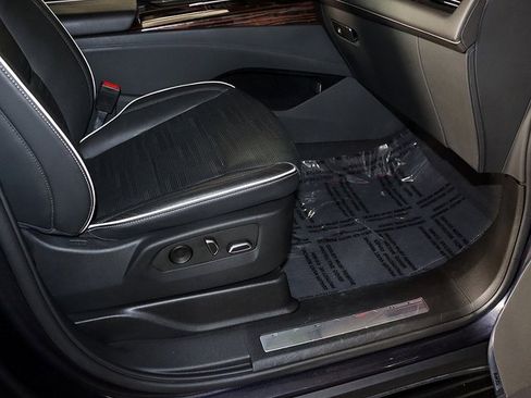 Used 2023 Cadillac Escalade ESV Premium Luxury image 38