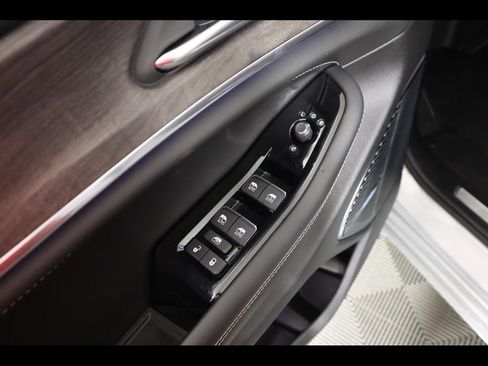 New 2024 Jeep Grand Cherokee Overland w/ Luxury Tech Group IV AWD/4WD image 11