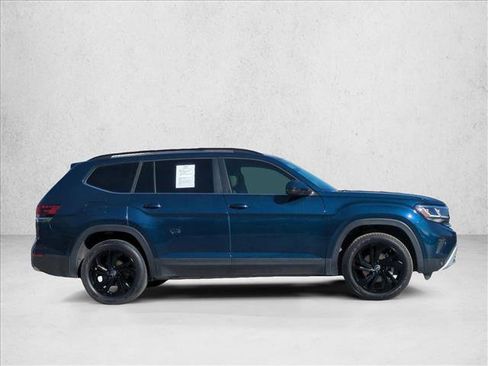 Used 2022 Volkswagen Atlas SE w/ Black Wheel Package image 4