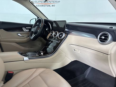 Used 2021 Mercedes-Benz GLC 300 4MATIC image 34