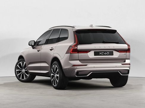 Certified 2024 Volvo XC60 B5 Plus AWD/4WD image 5