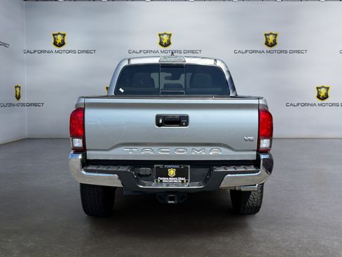 Used 2018 Toyota Tacoma SR5 RWD image 4