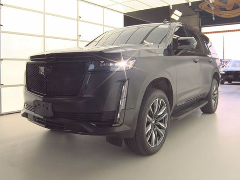 Used 2024 Cadillac Escalade Sport Platinum image 3