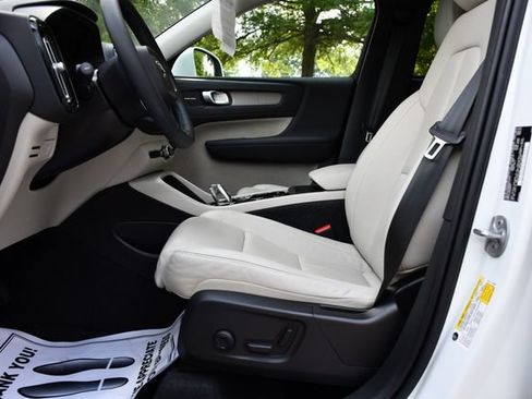Used 2024 Volvo XC40 B5 Plus w/ Protection Package Premier AWD/4WD image 14