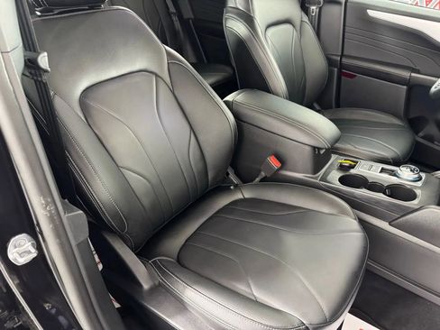 Used 2025 Ford Escape Platinum w/ Premium Technology Package AWD/4WD image 36