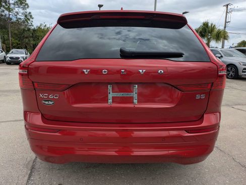 Used 2022 Volvo XC60 B5 Momentum w/ Climate Package image 5