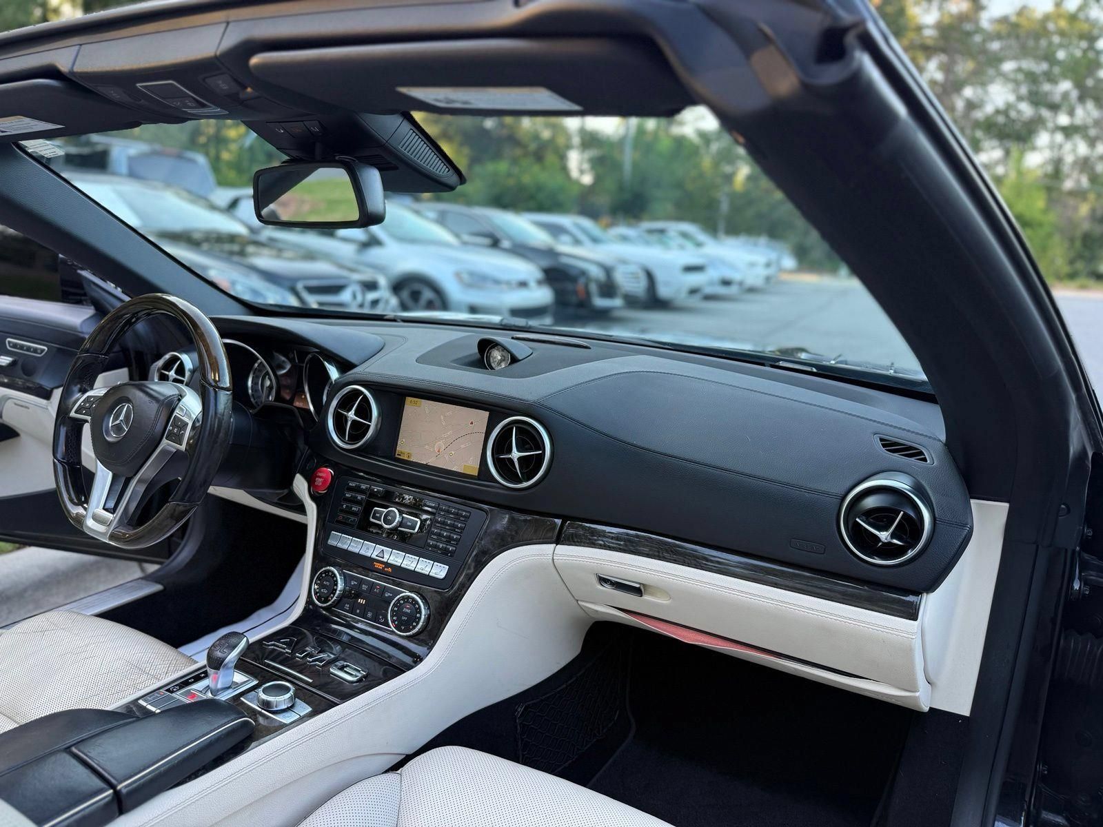 Used 2013 Mercedes-Benz SL 550 w/ Premium Pkg image 26