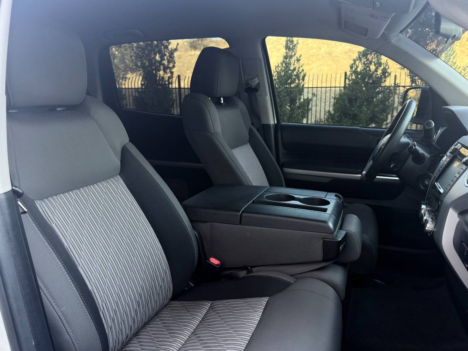 Used 2015 Toyota Tundra SR5 AWD/4WD image 22