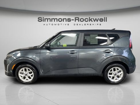 Used 2025 Kia Soul LX w/ LX Technology Package FWD image 2