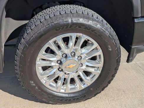 Used 2023 Chevrolet Silverado 2500 High Country w/ Z71 Off-Road Package image 29