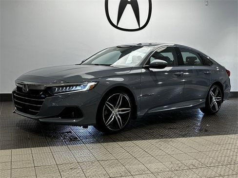 Used 2022 Honda Accord Touring image 3