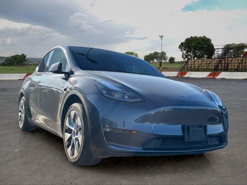Used 2023 Tesla Model Y 2WD image 2