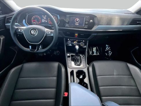 Used 2021 Volkswagen Jetta SE FWD image 16