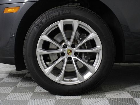 Certified 2025 Porsche Macan image 30