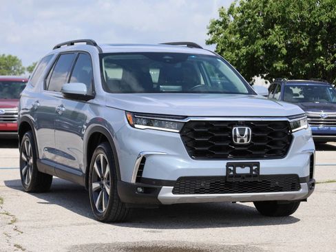 Used 2025 Honda Pilot Elite image 4