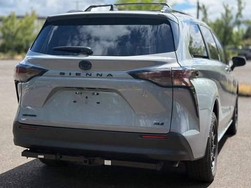Used 2025 Toyota Sienna XLE Woodland Edition AWD/4WD image 5