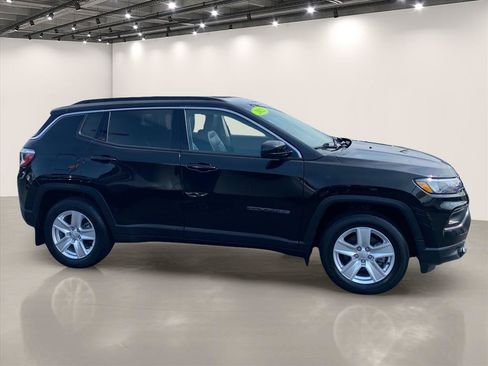 Used 2022 Jeep Compass Latitude AWD/4WD image 8