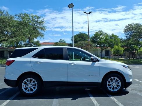 Used 2021 Chevrolet Equinox LS w/ LS Convenience Package FWD image 3