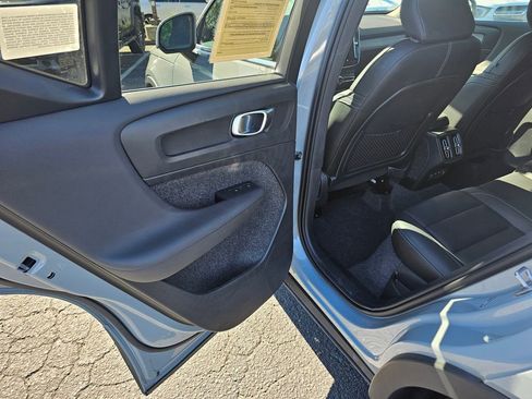 Used 2025 Volvo XC40 B5 Core w/ Protection Package Premier AWD/4WD image 12