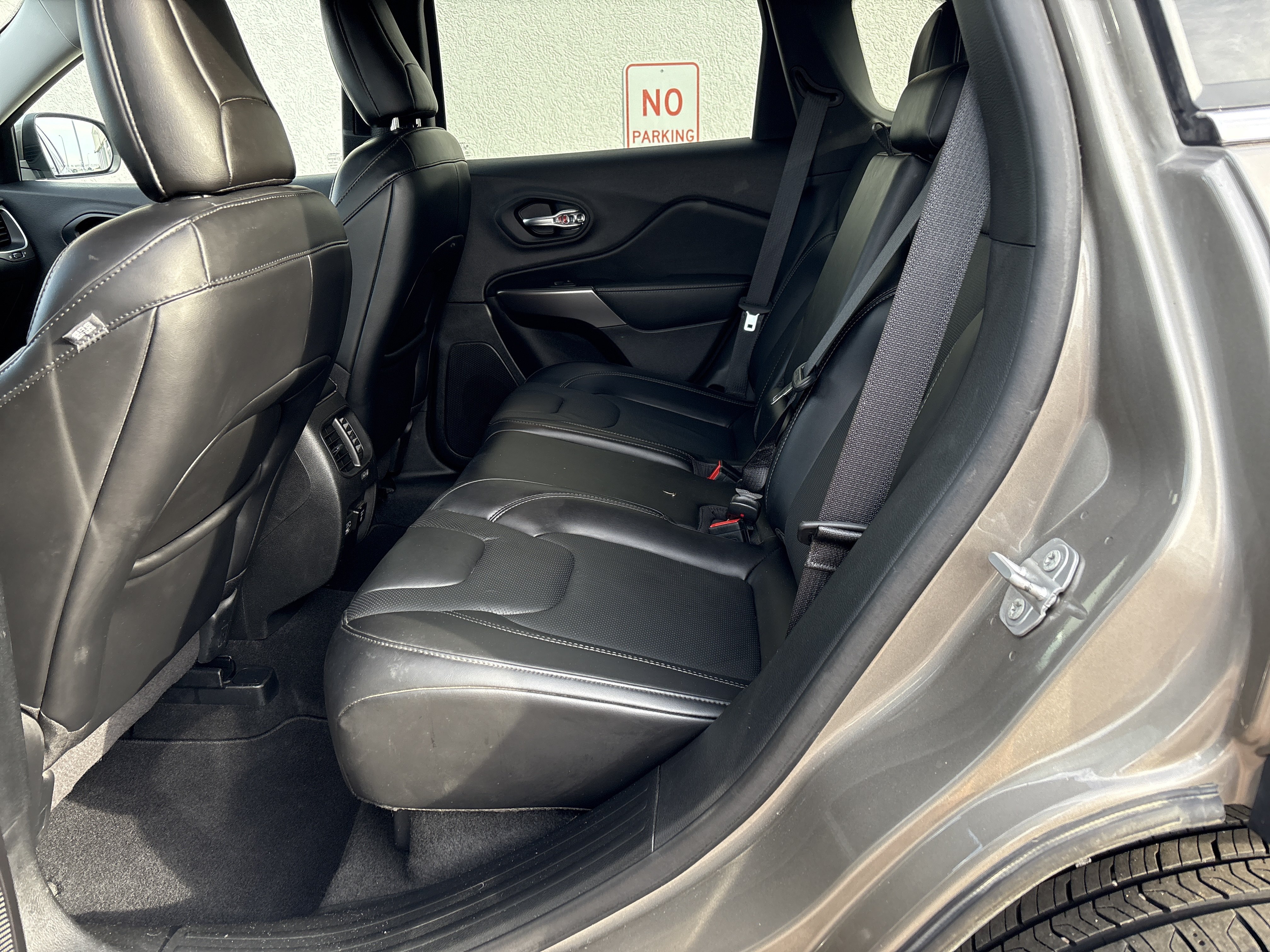Used 2021 Jeep Cherokee Latitude Lux w/ Comfort/Convenience Group AWD/4WD image 9