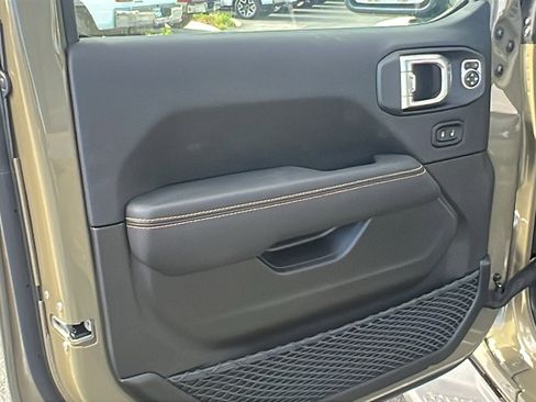 New 2025 Jeep Gladiator Sport image 14