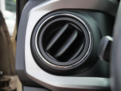 Certified 2019 Toyota Tacoma SR5 AWD/4WD image 27