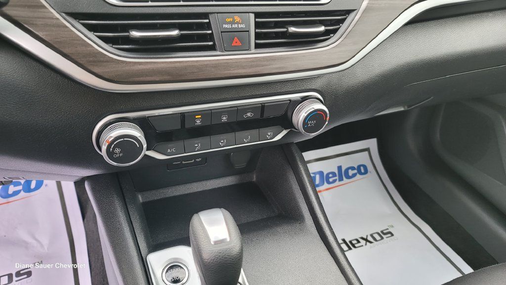 Used 2025 Nissan Altima 2.5 SV FWD image 22