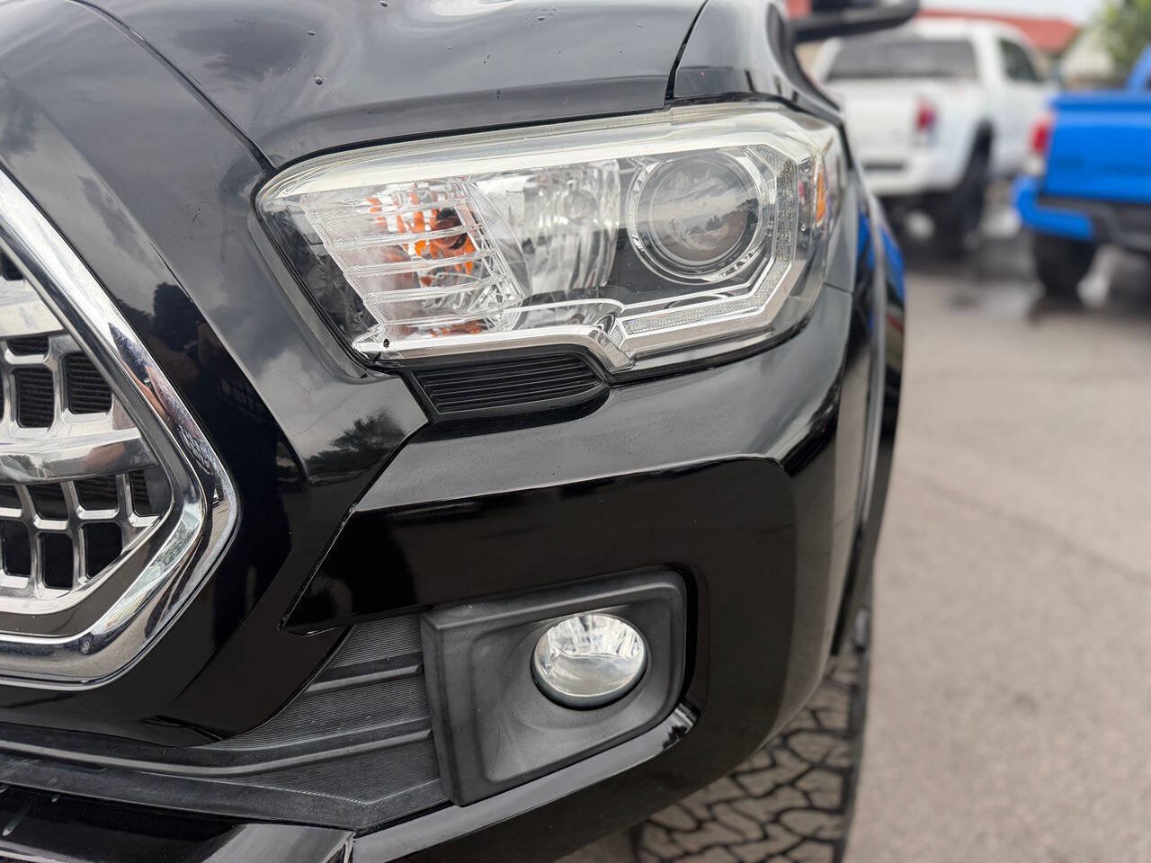 Used 2017 Toyota Tacoma TRD Sport w/ Premium & Technology Package AWD/4WD image 31