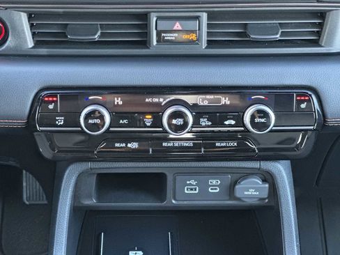 Used 2024 Honda Pilot TrailSport image 17