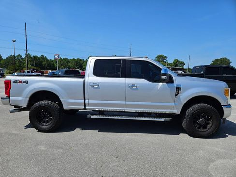 Used 2017 Ford F250 XLT w/ XLT Premium Package AWD/4WD image 7