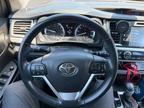 Used 2017 Toyota Highlander SE AWD/4WD image 23