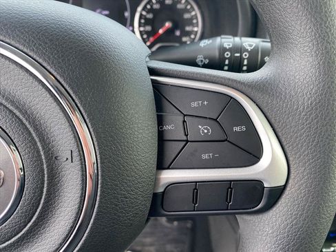 Used 2023 Jeep Renegade Latitude AWD/4WD image 17