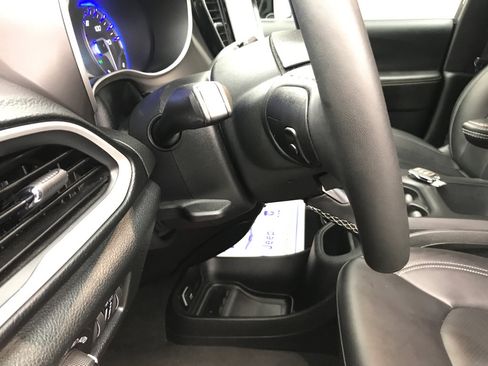 Used 2026 Chrysler Pacifica Select FWD image 10