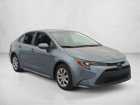 Used 2023 Toyota Corolla LE image 3
