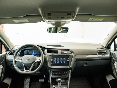 Used 2023 Volkswagen Tiguan SE FWD image 4