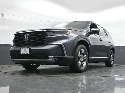 Used 2025 Honda Pilot EX-L image 41