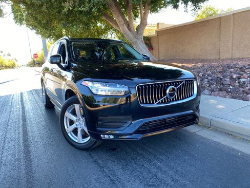 Used 2020 Volvo XC90 T6 Momentum image 2
