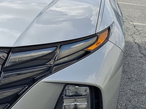 Certified 2023 Hyundai Tucson Limited AWD/4WD image 10