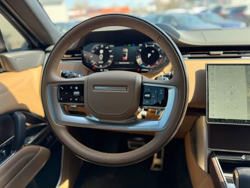 Used 2025 Land Rover Range Rover SE image 14