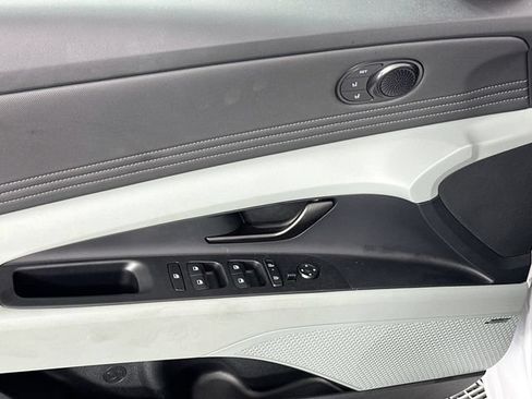 Used 2025 Hyundai Elantra Limited FWD image 26