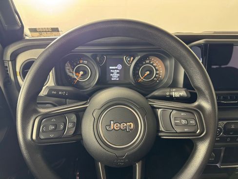 Used 2024 Jeep Gladiator Sport AWD/4WD image 13