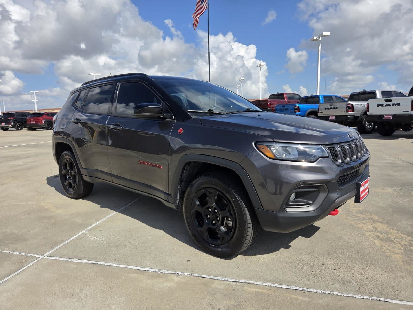 Used 2023 Jeep Compass Trailhawk AWD/4WD image 7