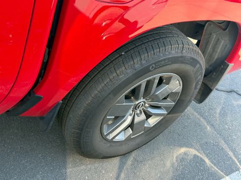 Certified 2025 Nissan Frontier SV image 18